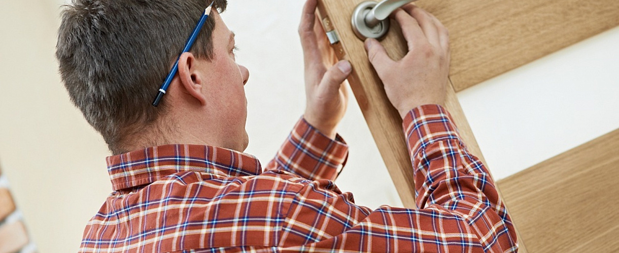 Установка межкомнатных дверей